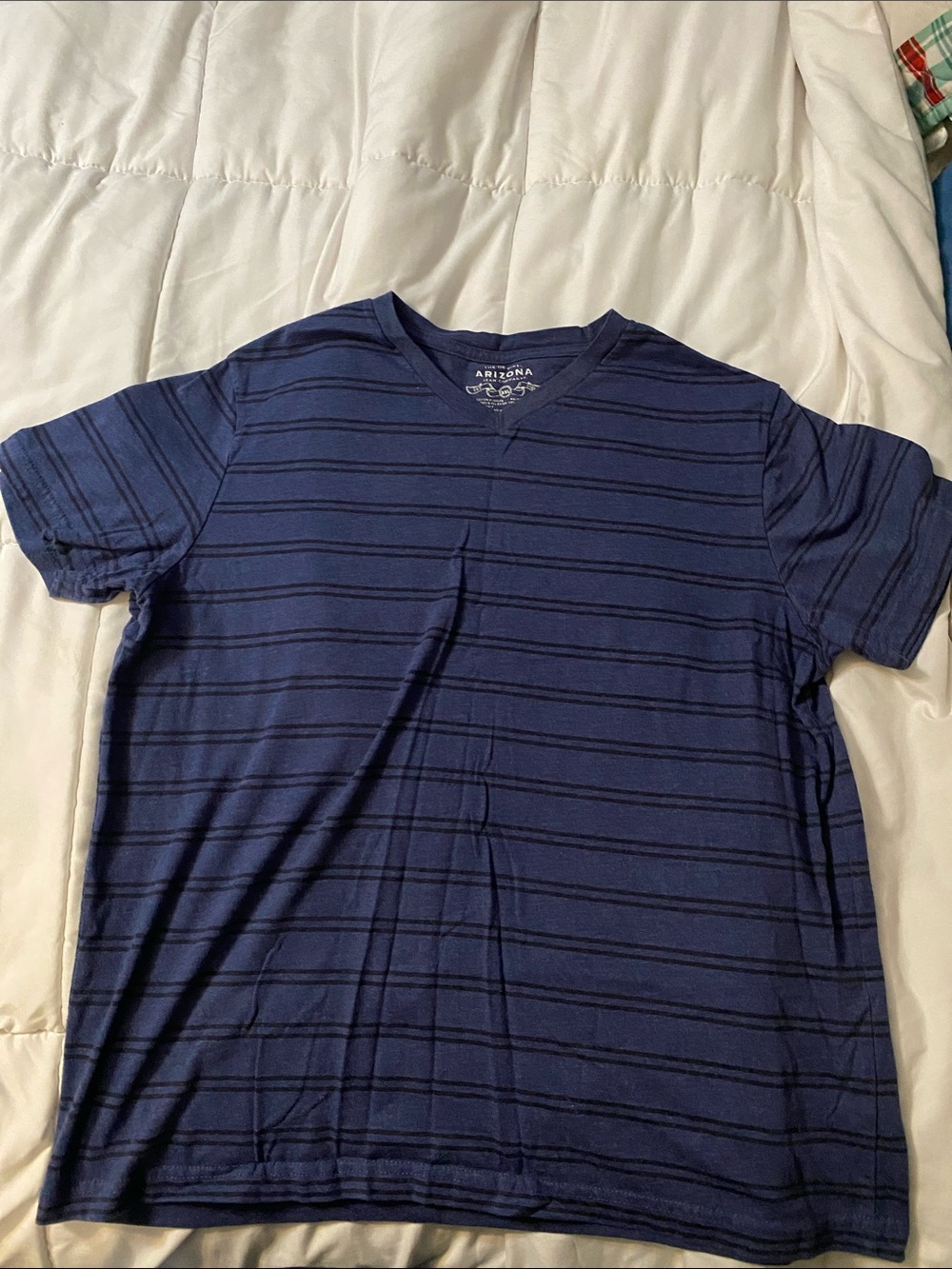 Arizona Jean Company Men’s Navy Short-Sleeve V‑Neck with Thin Black Stripes